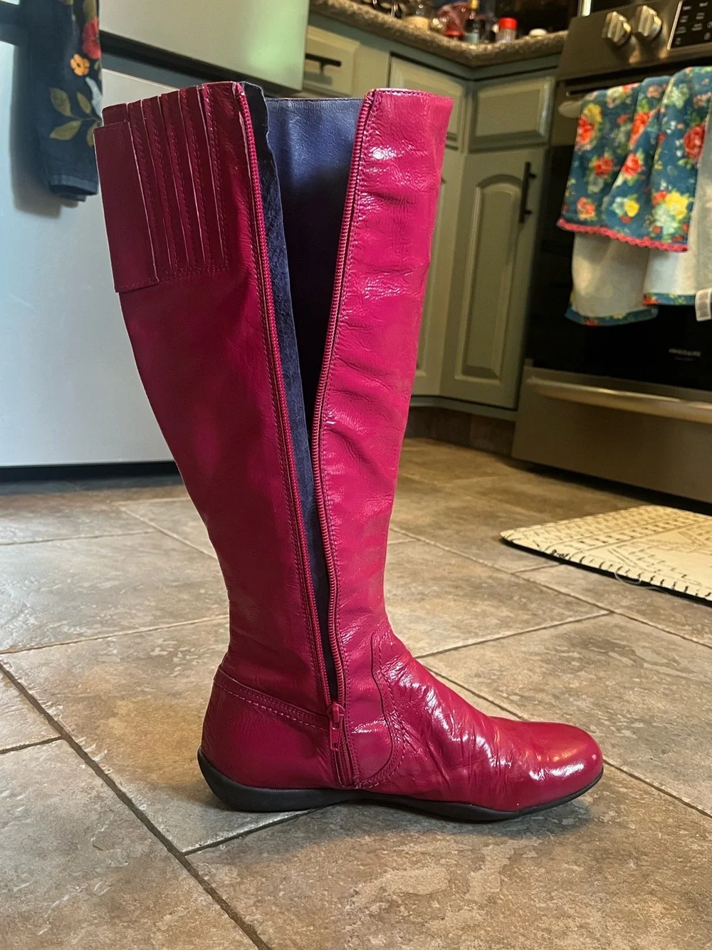 Boden Leather Boots in Fuchsia